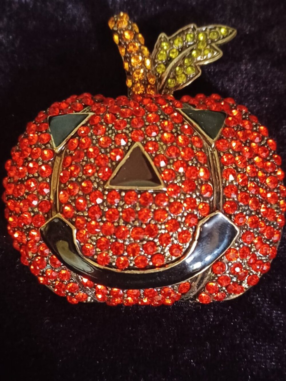 STATEMENT HALLOWEEN PUMPKIN BROOCH. Sparking Crystals & Enamel Pin. Fun!